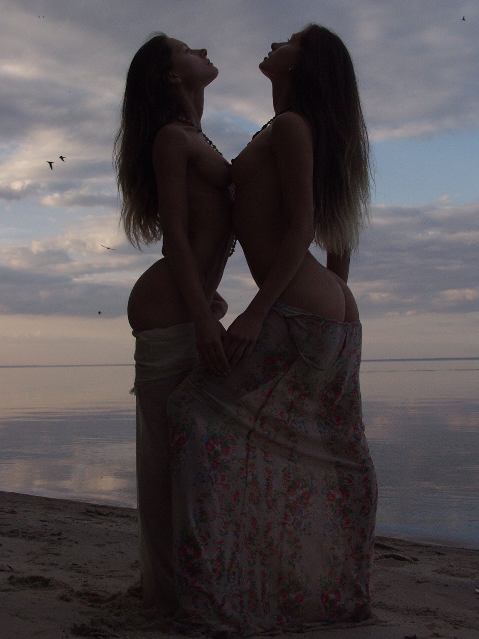 голые сестры всего мира фото 118